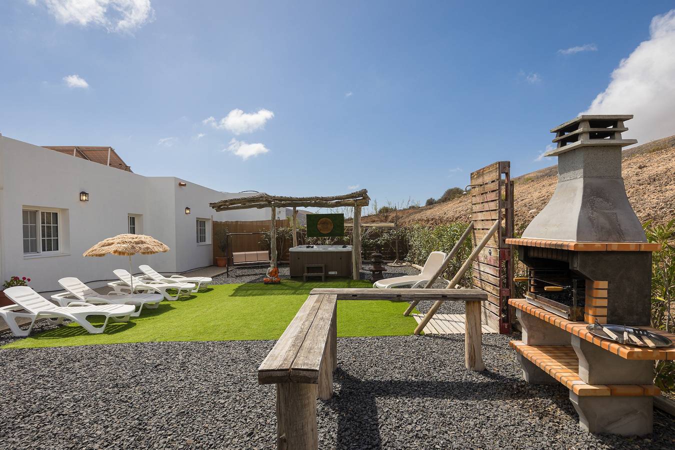 Casa vacacional 'Guerepe' con vistas a la montaña, Wi-Fi y aire acondicionado in Pájara, Fuerteventura