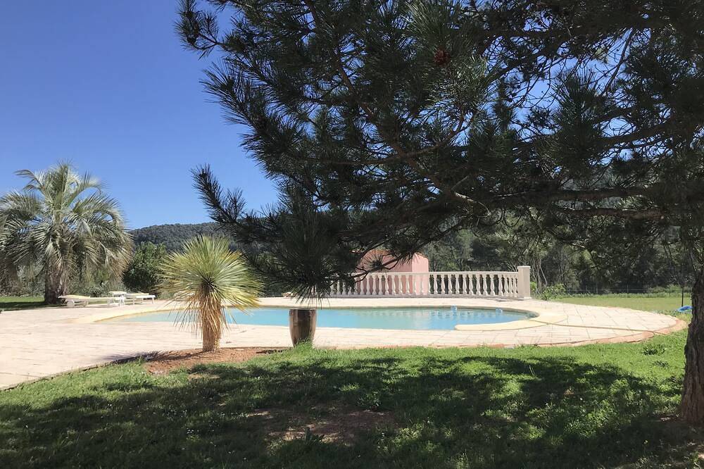 Chambres D'hôtes au Calme Absolu, vue sur la Campagne, Idéale Pour les Familles in Salernes, Draguignan region