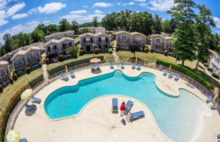 Appartement de vacances pour 4 personnes, avec piscine et balcon ainsi que vue et jardin