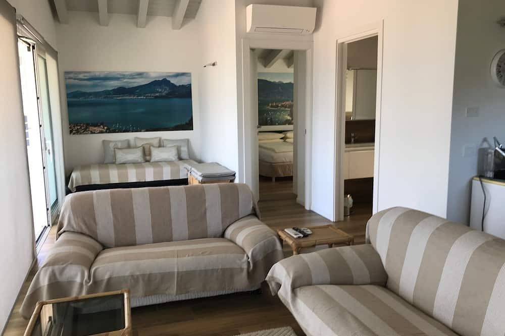 Ganze Wohnung, Der Dachboden der Villa Ca 'Bianca 16 in Torri del Benaco, Gardasee-Berge