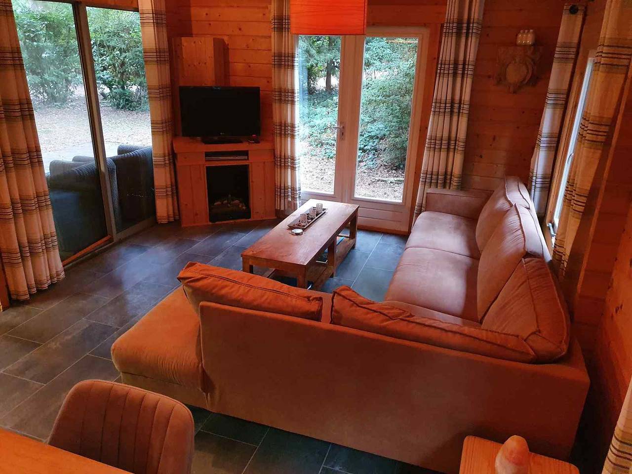 Comfortabel chalet met bubbelbad voor 4 tot 6 personen, gelegen in Ermelo op de Veluwe in Ermelo, Veluwe