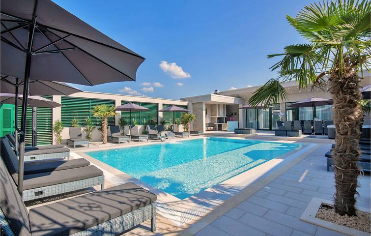 Ferienhaus für 17 Personen, mit Sauna und Terrasse sowie Pool an der Makarska Riviera - 2