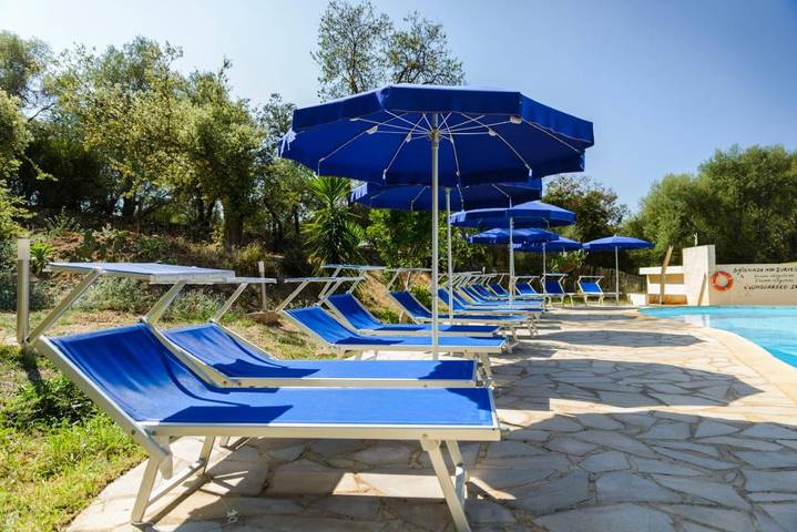 Gîte pour 3 personnes, avec Terrasse et Jardin ainsi que Piscine et Vue à Cargèse - 3