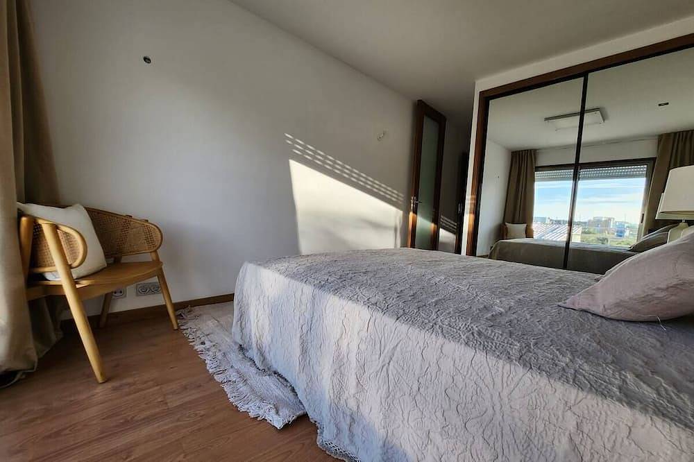 Appartamento intero, In Secret Waters. Enjoy this retreat overlooking the Ria in S.Jacinto in Ria de Aveiro, Aveiro