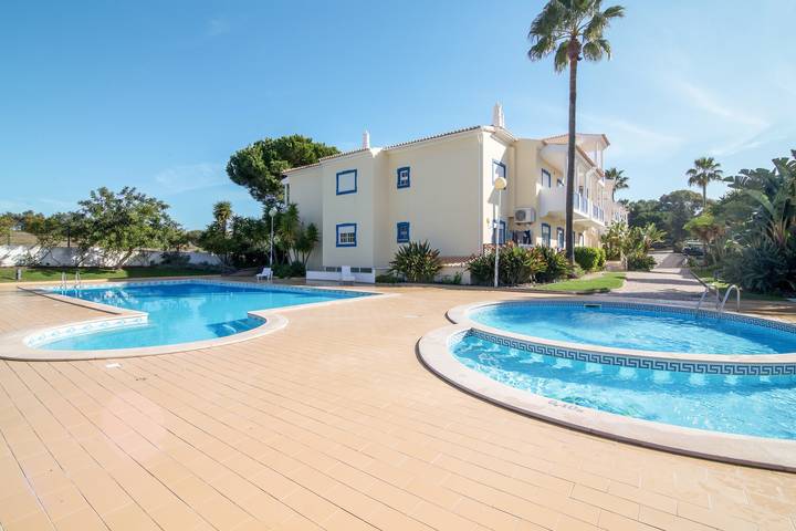 Gîte pour 5 personnes, avec jardin ainsi que balcon et bassin pour enfant dans Olhos de Água - 2