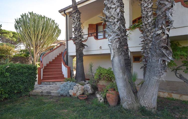 Location de vacances pour 11 personnes, avec piscine ainsi que jardin et terrasse à Marzamemi - 4