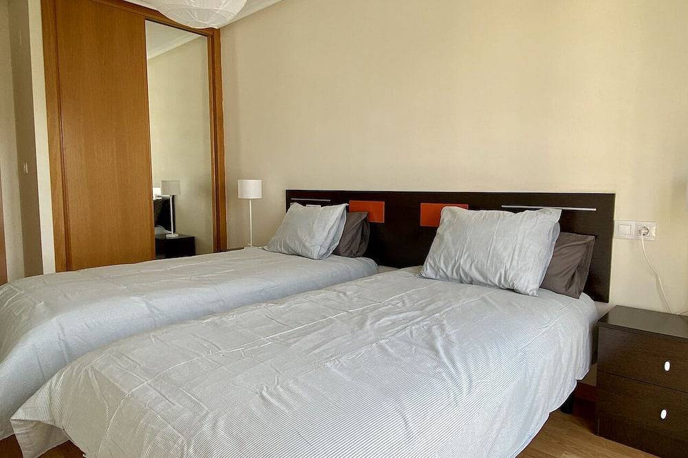 Entire apartment, Apartment with ocean views and community pool, just a 3 min walk to the beach! in Ortigueira, Galician Coast