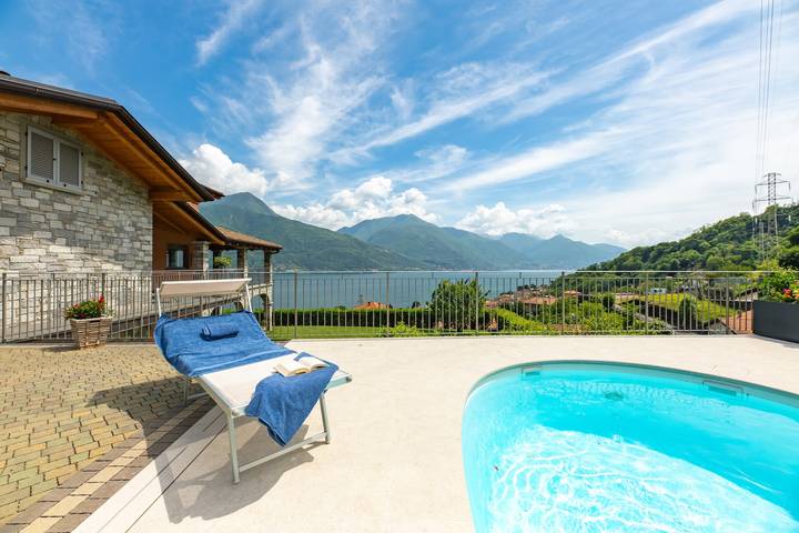 Ganze Wohnung, Ferienwohnung "Picolla Orchidea Finestra Sul Lago" mit Privatterrasse, Gemeinschaftspool und WLAN in Musso, Gemeinde Musso
