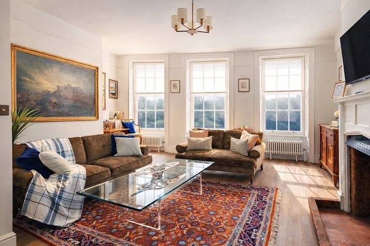 Apartment for 7 people in Windsor