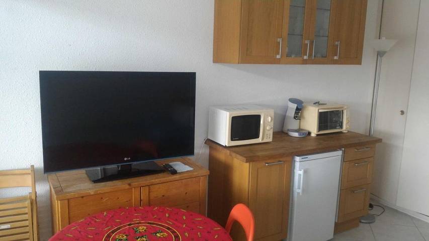 Gîte pour 4 personnes, avec piscine ainsi que vue et terrasse, animaux acceptés dans Port Gregau - 2