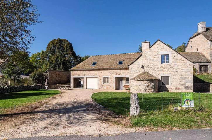 Gîte pour 6 personnes, avec jardin et piscine