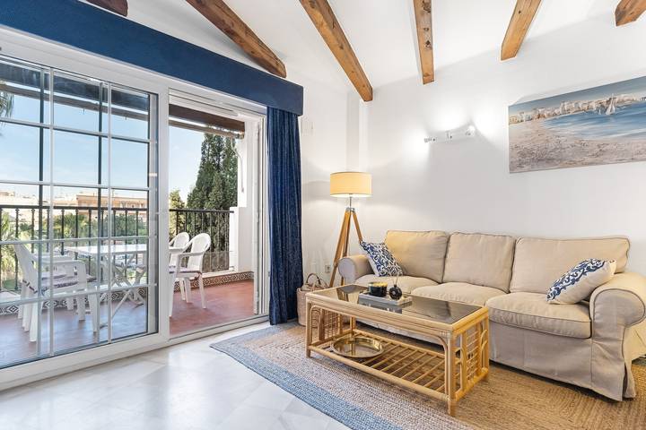 Ferienwohnung für 4 Personen, mit Balkon und Garten sowie Kinderpool in Torrevieja