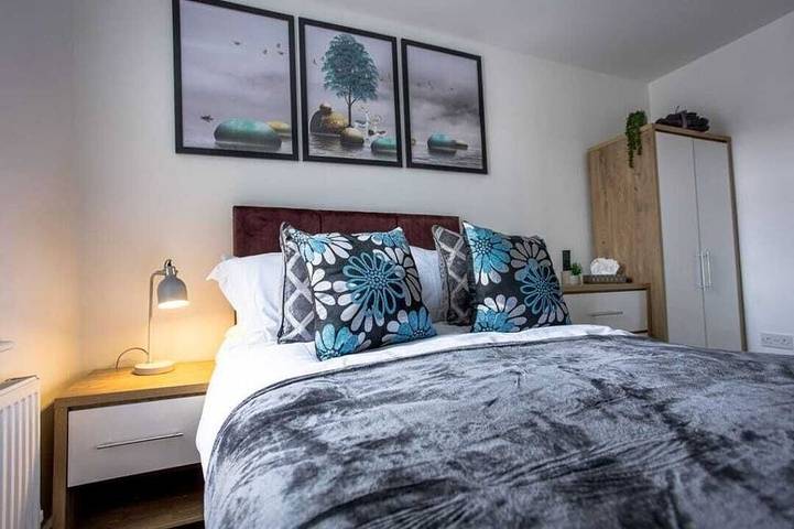Cosy Cruise Cribs - Modern Home From Home - Central Location. in Stoke-on-Trent, Midlands