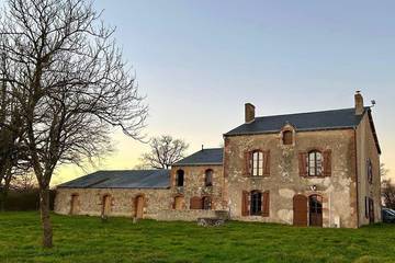 Location de vacances pour 10 personnes, avec terrasse et jardin à Chalais (Indre)