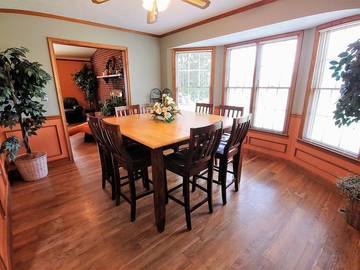 Log Cabin for 12 Guests in Page County, Picture 2