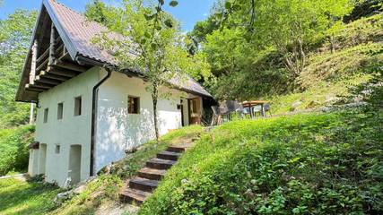 Gîte pour 4 personnes, avec terrasse et vue, animaux acceptés à Tolmin