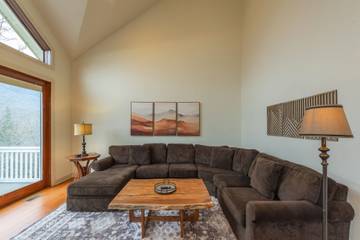 Vacation Home for 10 Guests in Blue Ridge Mountains, Mount Mitchell, Picture 3