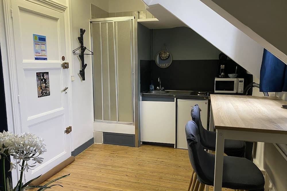 Apartamento entero, !!!Estudio a menos de 50 metros del mar !!!28 € / noche y 35 € / verano para 2 personas in Veulettes-sur-Mer, Región de Dieppe