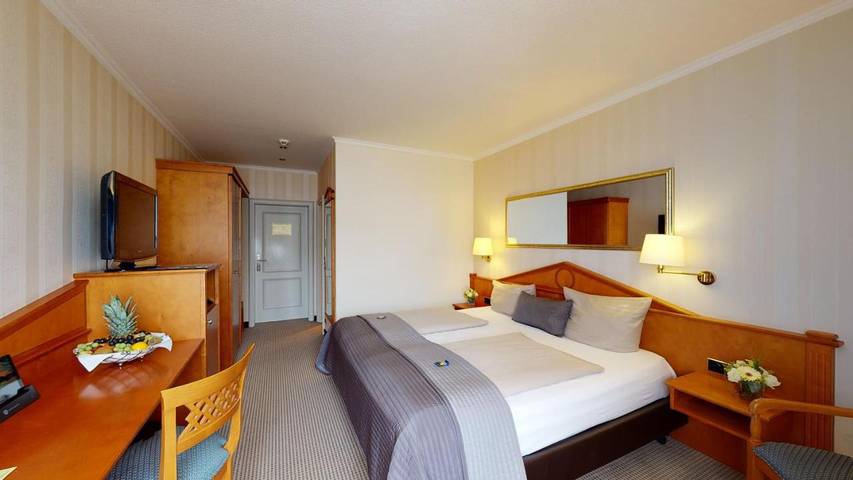 Hotel für 2 Personen, mit Garten und Pool sowie Sauna, mit Haustier in Bergpark Wilhelmshöhe - 2