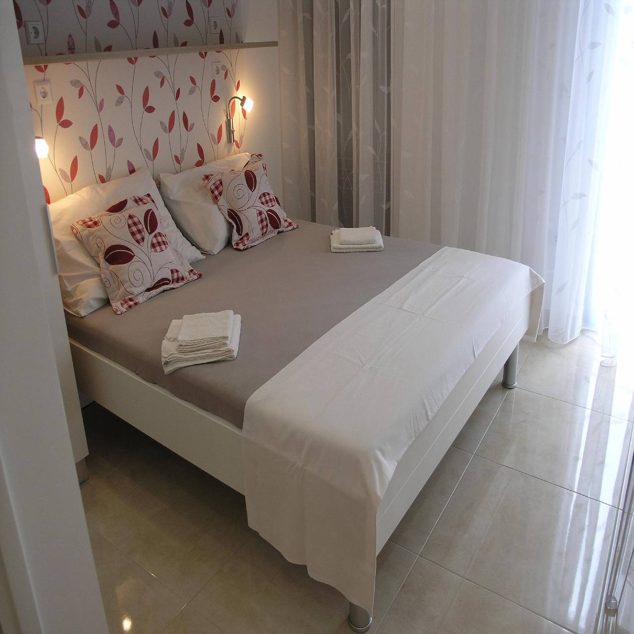 Entire holiday apartment, Apartment "Dobrila" beachfront in Podgora, Makarska Riviera