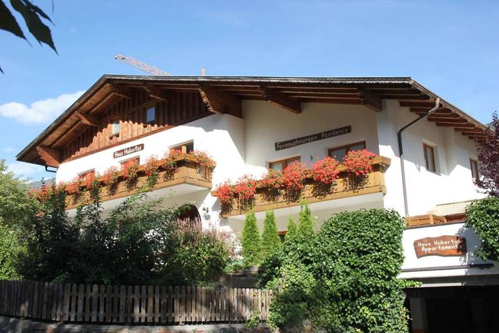 Vakantiewoning voor 5 personen, with Balkon and Terras as well as Tuin and Zwembad in Mals