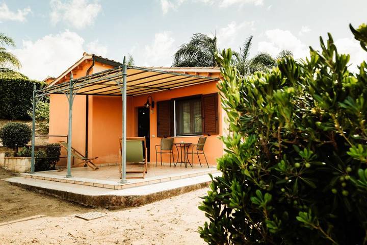 Appartamento per 3 persone, con Balcone e Terrazza nonché Giardino e Piscina a Campofelice di Roccella