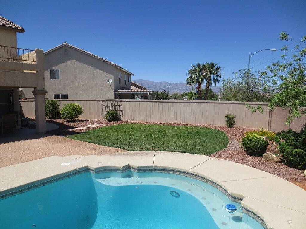 Sleep Tight Vacation Home * Schlaf 8 * Privater Swimmingpool & Basketballplatz in North Las Vegas, Nevada