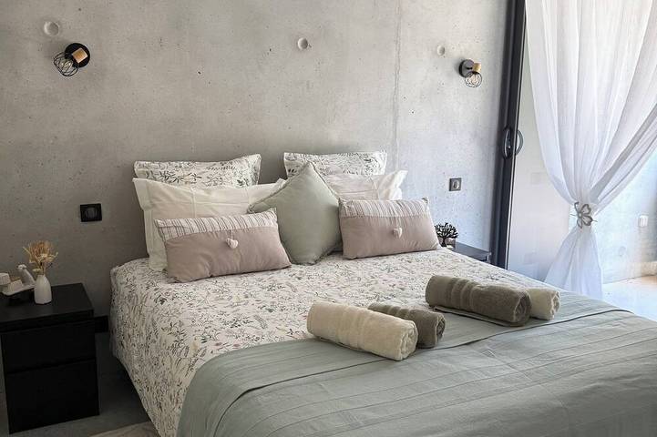 Gîte pour 4 personnes, avec Terrasse ainsi que Jardin et Piscine à Plaisians - 4