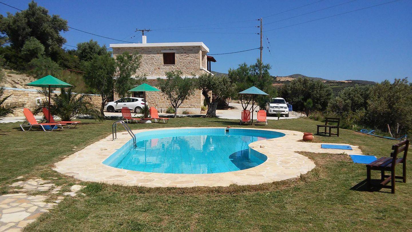 Ferienhaus im Grünen mit Pool, nahe zum Meer, Wifi | Triopetra, Kreta in Triopetra, Rethymno und Umgebung