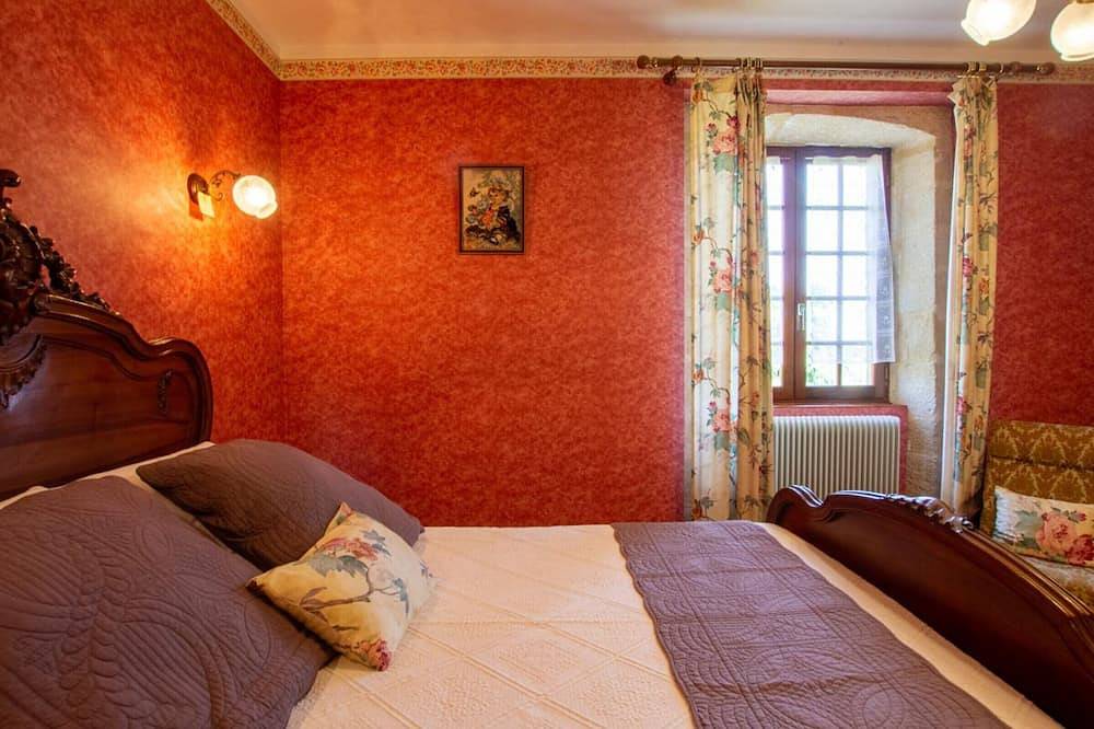 Independent house with heated pool near Montignac, pets allowed in Montignac, Périgord Noir