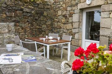Gîte pour 5 Personnes dans Plougrescant, Région de Lannion, Photo 1