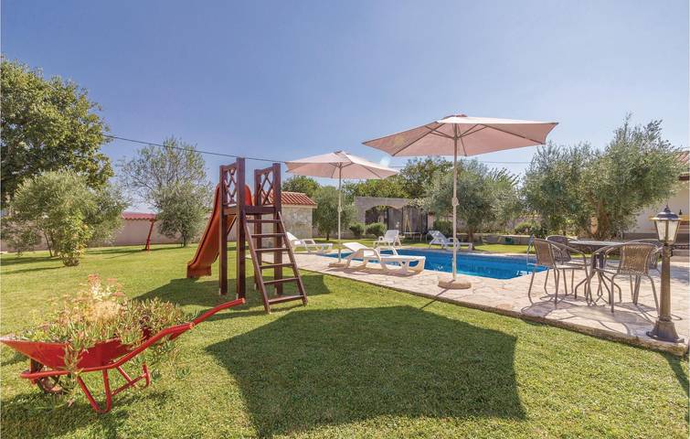 Charmant appartement avec piscine, terrasse et Wi-Fi près du centre-ville de Rebici in Barban, Côte Sud d'Istrie