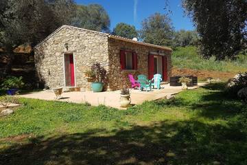 Gîte pour 4 personnes, avec piscine ainsi que jardin et terrasse à Lama