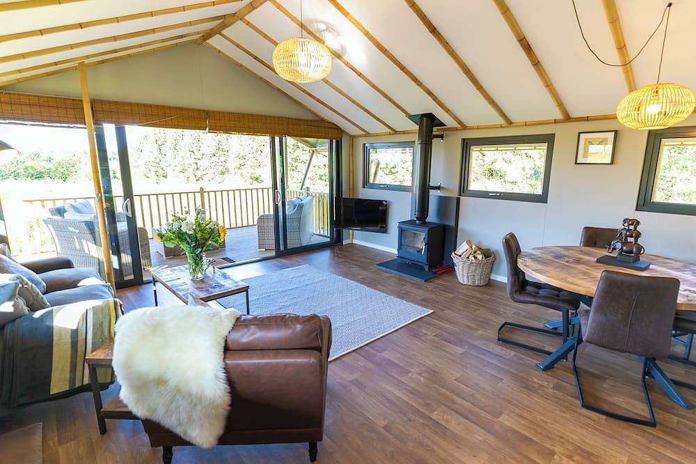 Glamping for 4 People in Stanton on the Wolds, Nottinghamshire