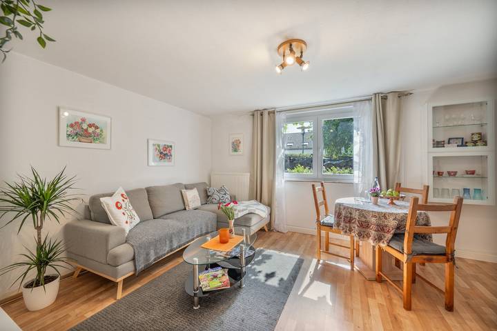 Ganze Wohnung, Ferienwohnung 'Haus Zur Bienenweide' mit Gemeinschaftsterrasse, Balkon und Wi-Fi in Schömberg, Nordschwarzwald