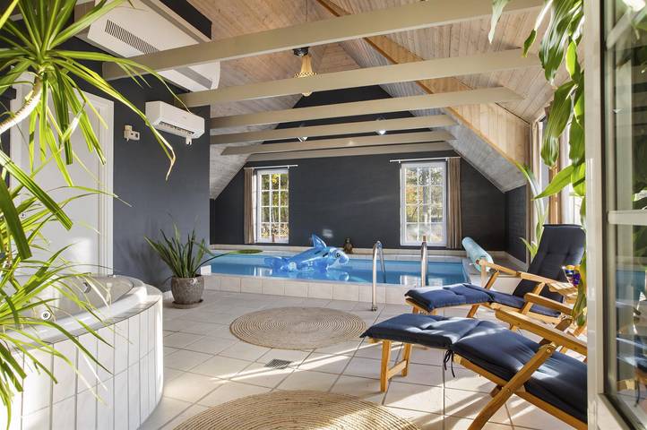 Ferienhaus für 12 Personen, mit Whirlpool und Terrasse sowie Sauna auf Seeland
