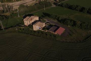 Gîte pour 4 personnes, avec jardin à Arén