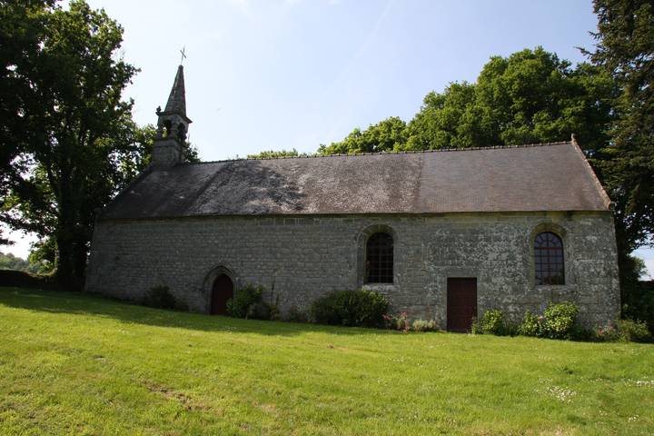 Cottage 'Ti Glycine' with Private Garden and Wi-Fi in Melrand, Pontivy region