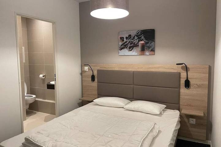 Entire apartment, 150m from ski slopes, 5th floor, view ski slopes, swimming pool, terrace, tv, ski locker, 50m² in Gourette, Eaux-Bonnes