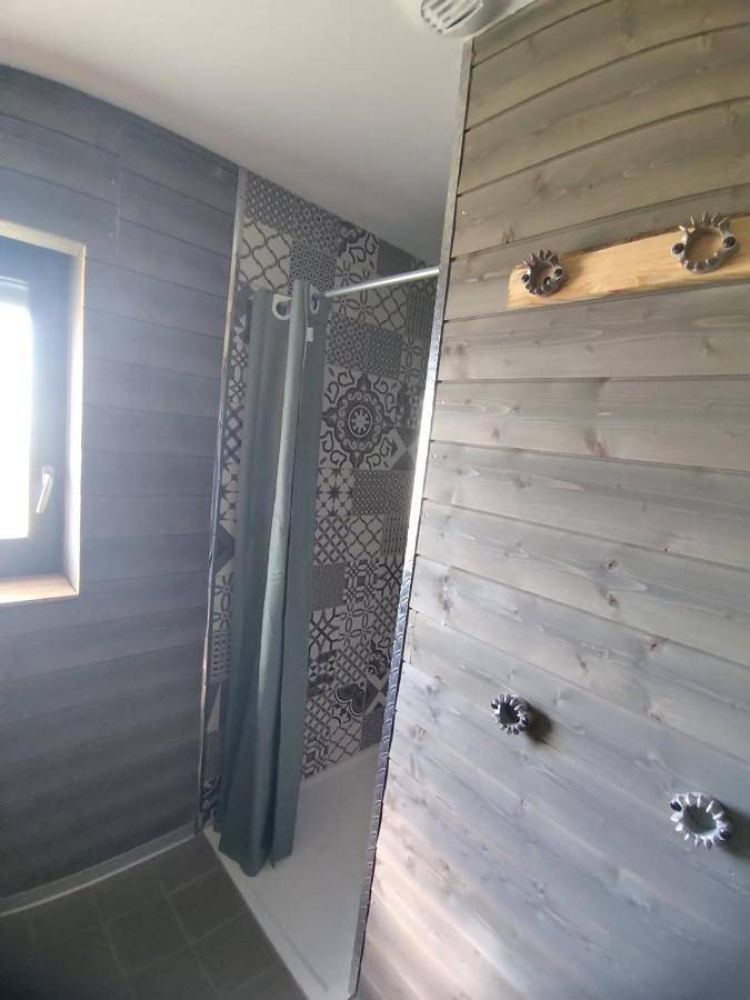 Gîte pour 4 personnes, avec piscine ainsi que terrasse et jacuzzi à Charmes - 2