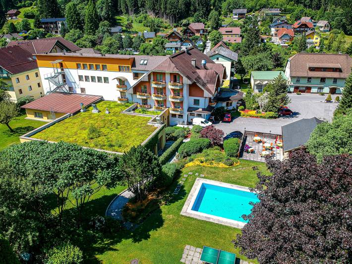 Hotel für 2 Personen, mit Balkon und Whirlpool sowie Terrasse und Garten in Feld am See