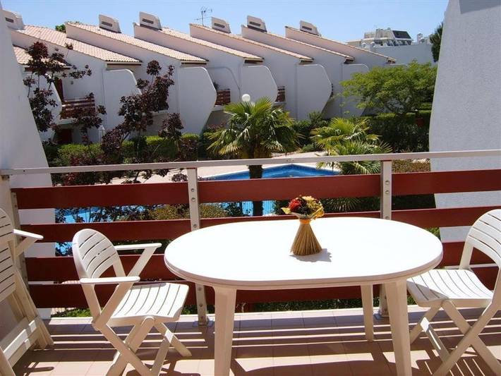 Appartement de vacances pour 4 personnes, avec jardin ainsi que vue et piscine