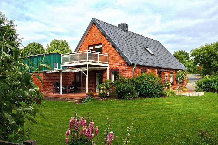 Ferienwohnung für 4 Personen, mit Ausblick und Garten in Bünsdorf - 2