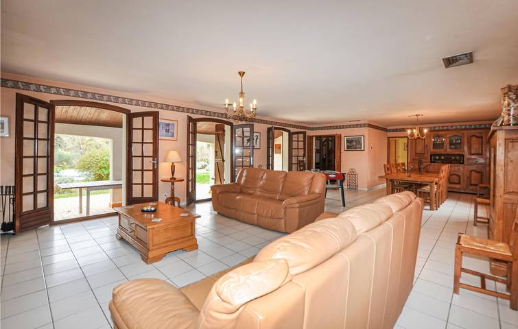 Location de vacances pour 10 personnes, avec jardin ainsi que piscine et terrasse à Prades - 3