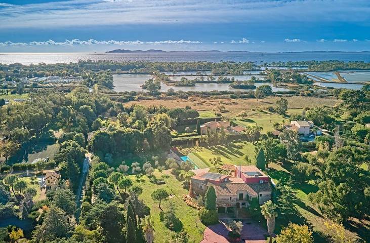 Chambre d’hôte pour 2 personnes, avec Balcon et Terrasse ainsi que Jardin et Piscine à La Londe-les-Maures - 2