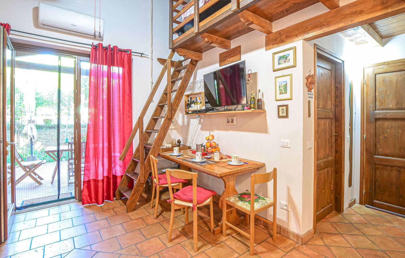 Geheel vakantieappartement, Gezellig appartement met AC, zwembad, parkeerplaats & WiFi in Magliano in Toscana, Provincie Grosseto