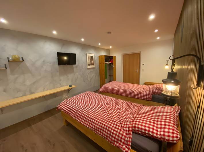 Appartement entier, Appartement « Unité 1 » avec vue sur la montagne, jardin privé et Wi-Fi in Bärenstein, Monts Métallifères