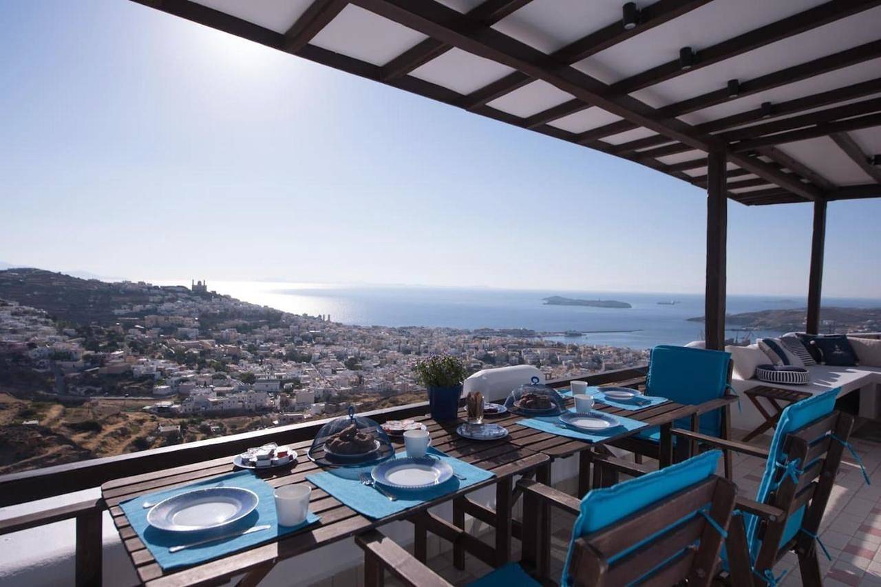 Ermoupolis Panorama Art Villa in Alithini, Syros