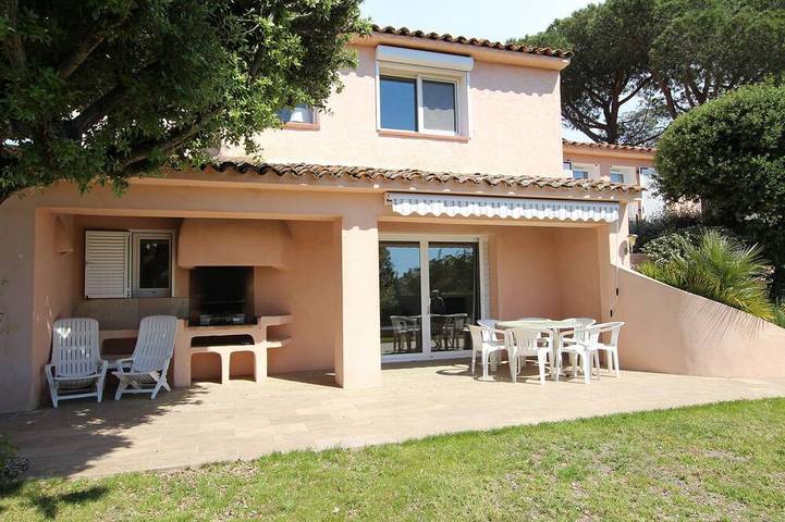 Villa pour 6 personnes, avec terrasse et jardin dans Santa Giulia