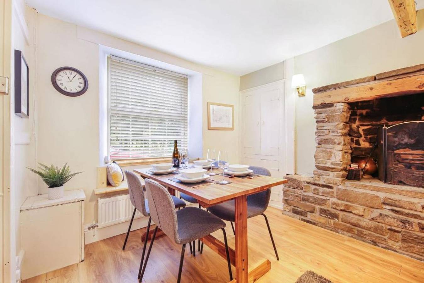 Host Stay Batemill Cottage in Derbyshire